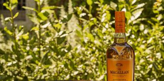 Hela sju noga utvalda fattyper, från fyra olika spanska bodegor, har fått bidra till att skapa denna mästerliga whisky. Spanien bär en viktig roll för karaktären då det inte bara är Roca-brödernas hem utan även den plats där tillverkningen och smaksättningen av faten sker. Tillverkarnas personligheter genomsyrar whiskyns profil och de fyra kännarna har själva handplockat sina fat från de fyra spanska bodegorna Vasyma, Diego Martin, Jose Miguel Martin och Tevasa. Specifik information om vem som valt vilket fat och hur de respektive bidrar till smaken, återfinns på förpackningen. De sju olika faten ger whiskyn en rik karaktär och ett otroligt djup som spelar i gommen. Faten från Tevasa (europeisk ek) definierar och bär smakerna i Edition No. 2 med karaktäristiska och smakrika toner av torkad frukt som tätt följs upp med noter av nyfälld ek och smörkola från Diego Martinfaten (amerikansk och europeisk ek). Värme, mognad, en touch av ingefära och kryddpeppar kommer från Jose Miguel Martin-faten (europeisk ek) och i finishen ger Vasyma-faten (amerikansk ek) fräscha toner av citrus och lätt vanilj.