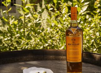 Hela sju noga utvalda fattyper, från fyra olika spanska bodegor, har fått bidra till att skapa denna mästerliga whisky. Spanien bär en viktig roll för karaktären då det inte bara är Roca-brödernas hem utan även den plats där tillverkningen och smaksättningen av faten sker. Tillverkarnas personligheter genomsyrar whiskyns profil och de fyra kännarna har själva handplockat sina fat från de fyra spanska bodegorna Vasyma, Diego Martin, Jose Miguel Martin och Tevasa. Specifik information om vem som valt vilket fat och hur de respektive bidrar till smaken, återfinns på förpackningen. De sju olika faten ger whiskyn en rik karaktär och ett otroligt djup som spelar i gommen. Faten från Tevasa (europeisk ek) definierar och bär smakerna i Edition No. 2 med karaktäristiska och smakrika toner av torkad frukt som tätt följs upp med noter av nyfälld ek och smörkola från Diego Martinfaten (amerikansk och europeisk ek). Värme, mognad, en touch av ingefära och kryddpeppar kommer från Jose Miguel Martin-faten (europeisk ek) och i finishen ger Vasyma-faten (amerikansk ek) fräscha toner av citrus och lätt vanilj.
